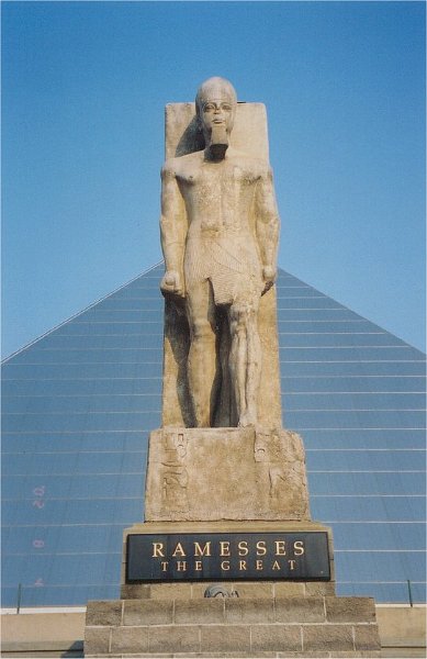 memphis pyramid statue