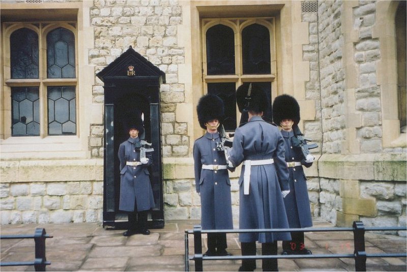 london guards toweroflondon