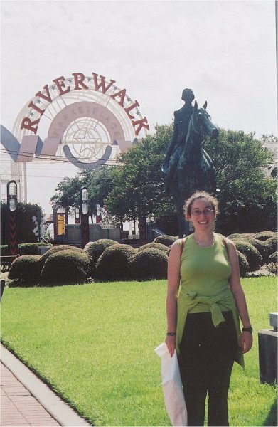 lisa statue2